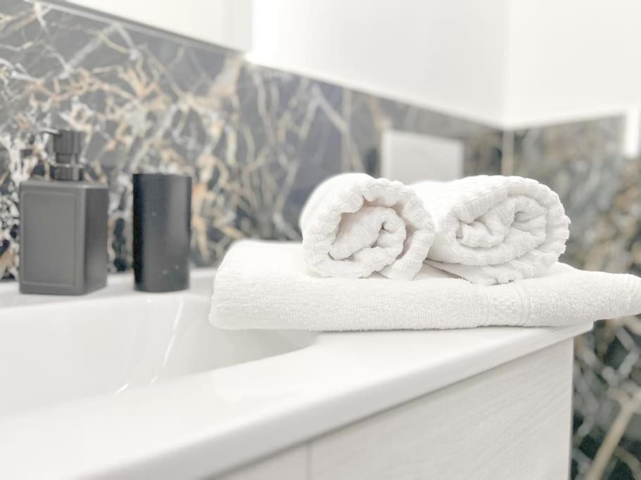 Elegant Apartment - Wifi - Smart Tv - Netflix Genoa Bagian luar foto