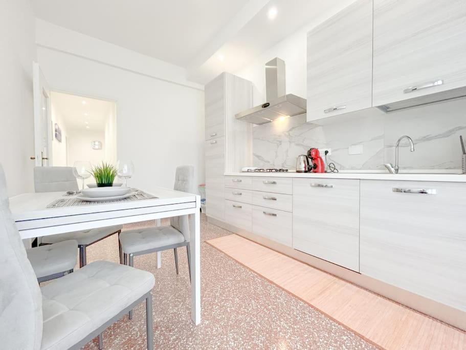 Elegant Apartment - Wifi - Smart Tv - Netflix Genoa Bagian luar foto