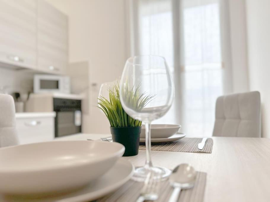 Elegant Apartment - Wifi - Smart Tv - Netflix Genoa Bagian luar foto