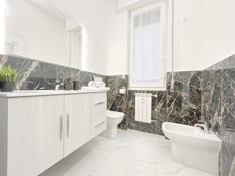Elegant Apartment - Wifi - Smart Tv - Netflix Genoa Bagian luar foto